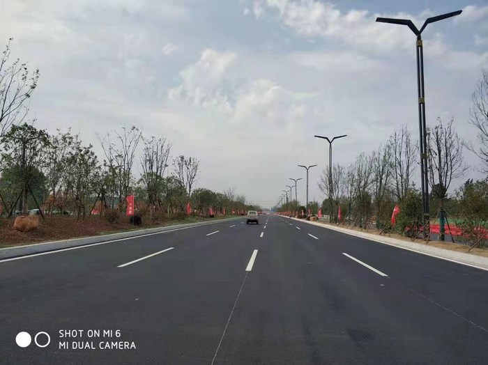 新二十四大街，雙向八行道標(biāo)線(xiàn)施工